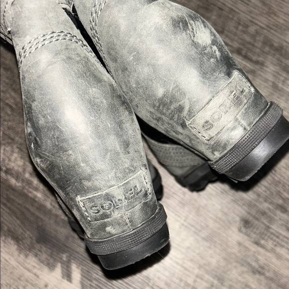 Sorel Gray Lace Up Boots with Suede Texture - Picture 4 of 7